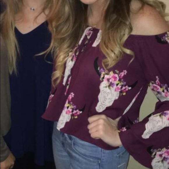 Off the shoulder burgundy top - Picture 2 of 3